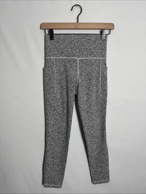 WAP90 {Athleta} "Salutation Stash II Textured Tight" Black White Print Leggings